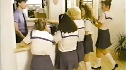 Мама спокусила порно відео жінок пасинка з'їсти кицьку і добре трахнути