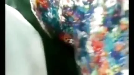 Самотня красуня красуня тихо секс відео безкоштовно мастурбує свою голену промежину