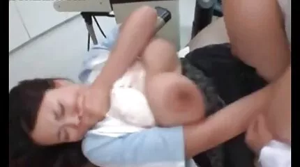 Вона не ламається і відео порно дивитися сідає красивою попкою на член хлопця