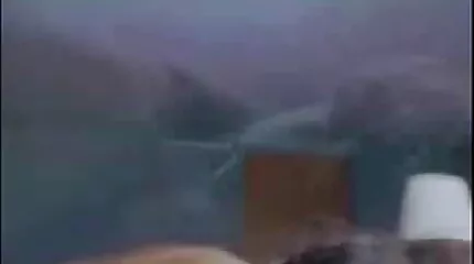 Молодий хлопець, залишившись один, смикає пальцями кицьку єро відео чат ділдо