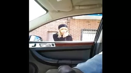 У лісі секс відео на роботі трахнув Скінн Беллу